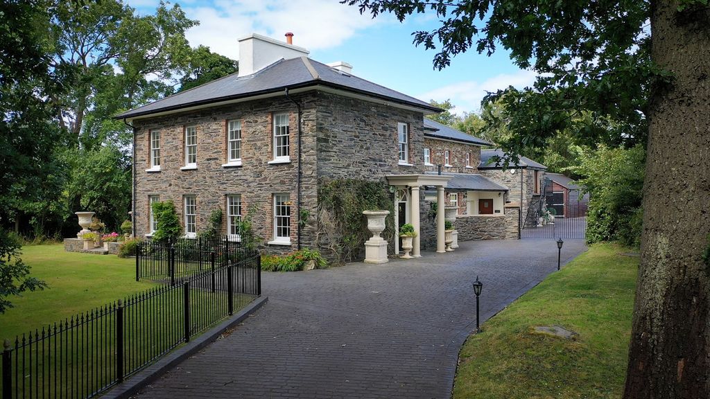 Property photo 1 of 49