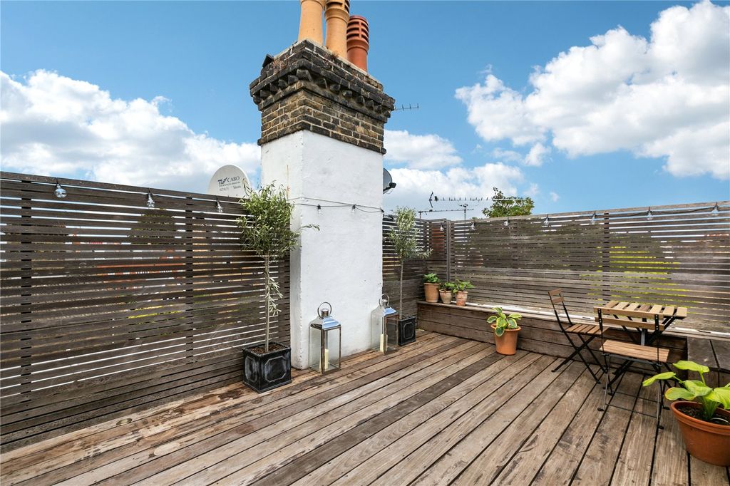 Property photo 2 of 8 Picture No. 17