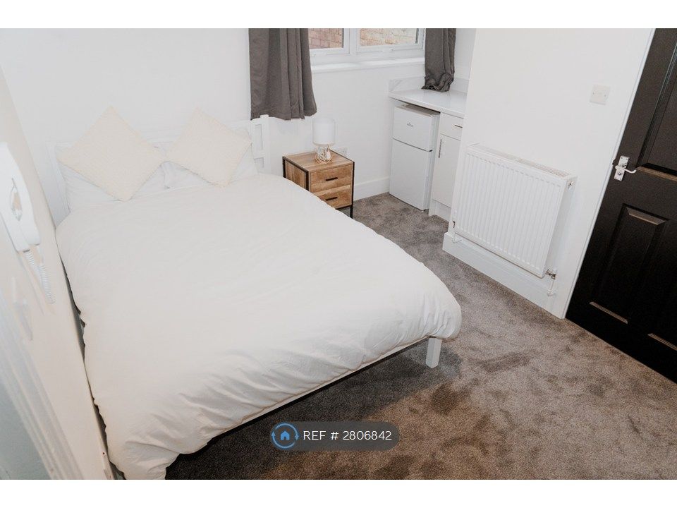 Property photo 3 of 12 Room 2