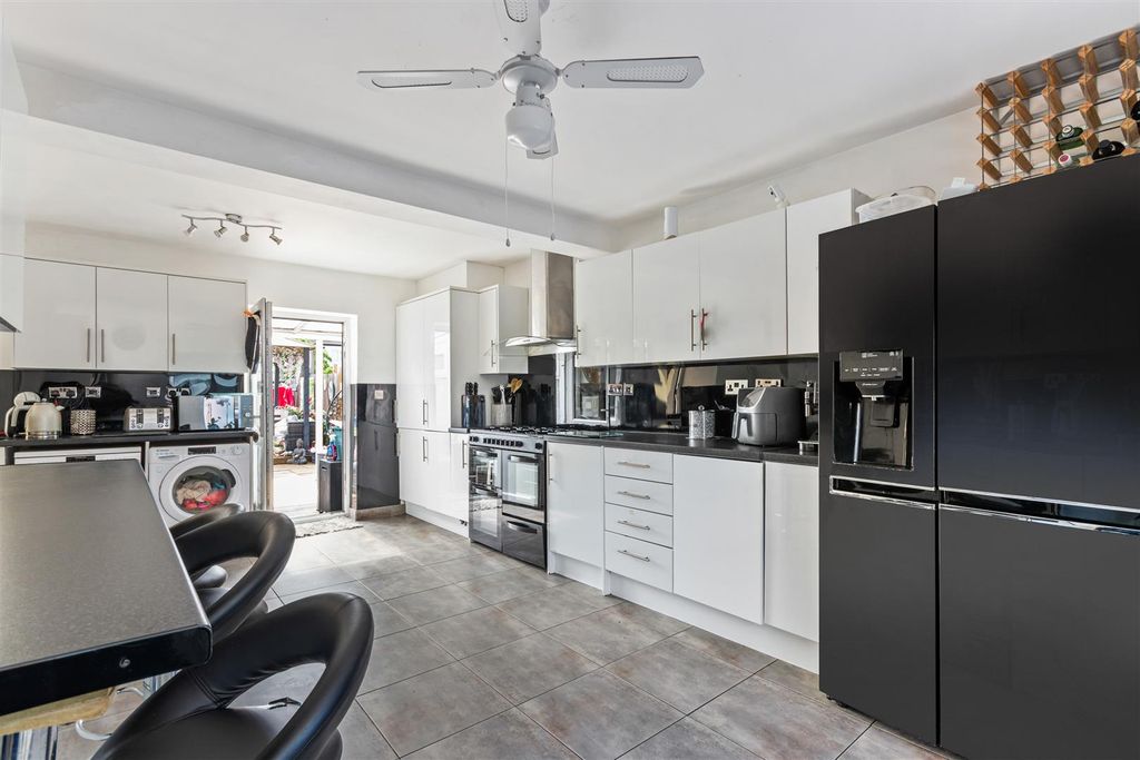 Property photo 3 of 12 Cannon Hill Lane