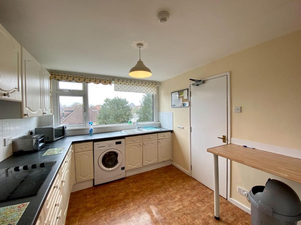 Property photo 3 of 12 Kitchen 1.Jpeg