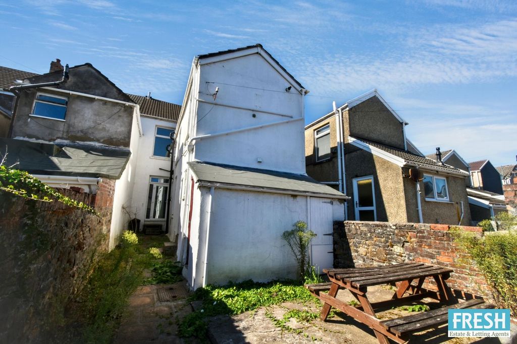 Property photo 2 of 21