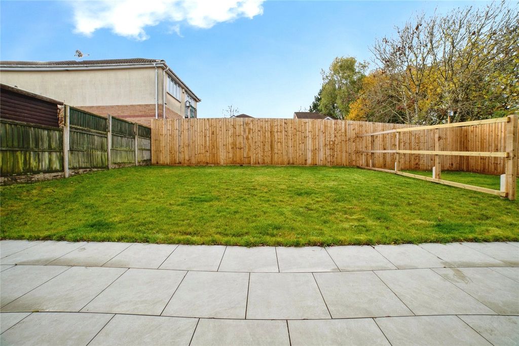 Property photo 3 of 17 Garden