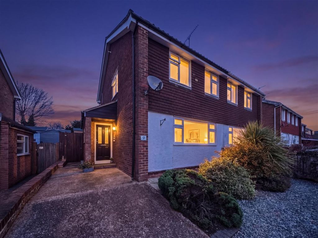 Property photo 1 of 27 9 Cedar Close (2).Jpeg