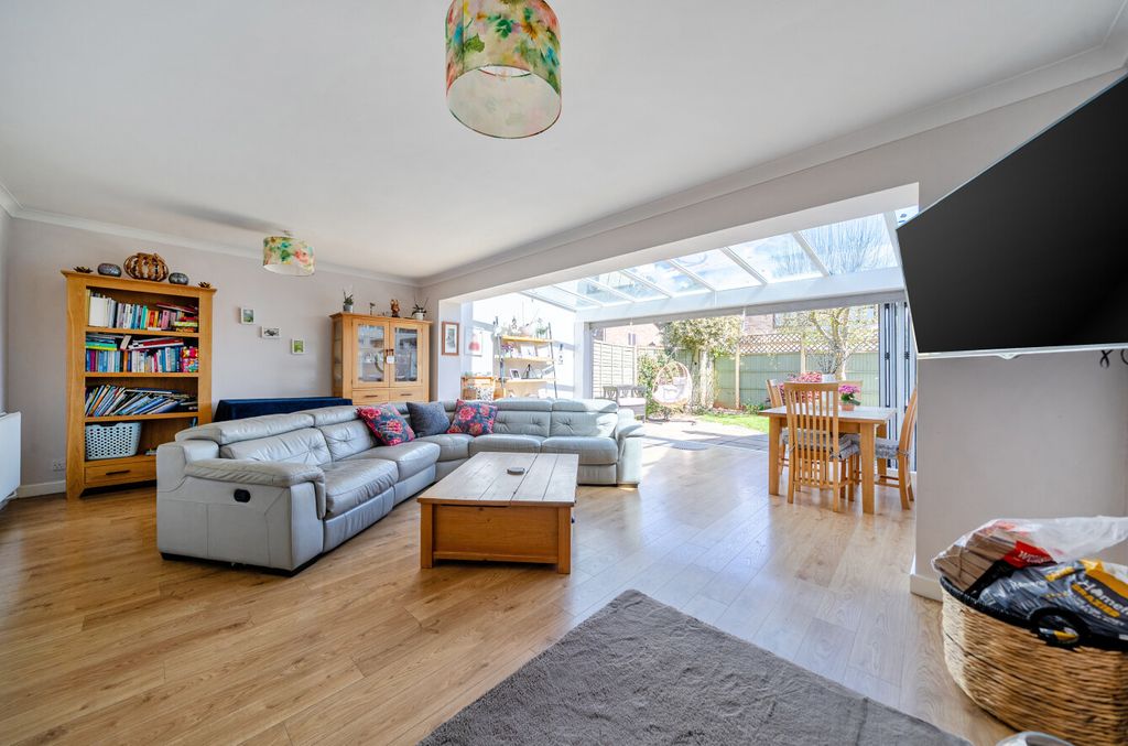 Property photo 3 of 11 1446288-14-69Df9B...