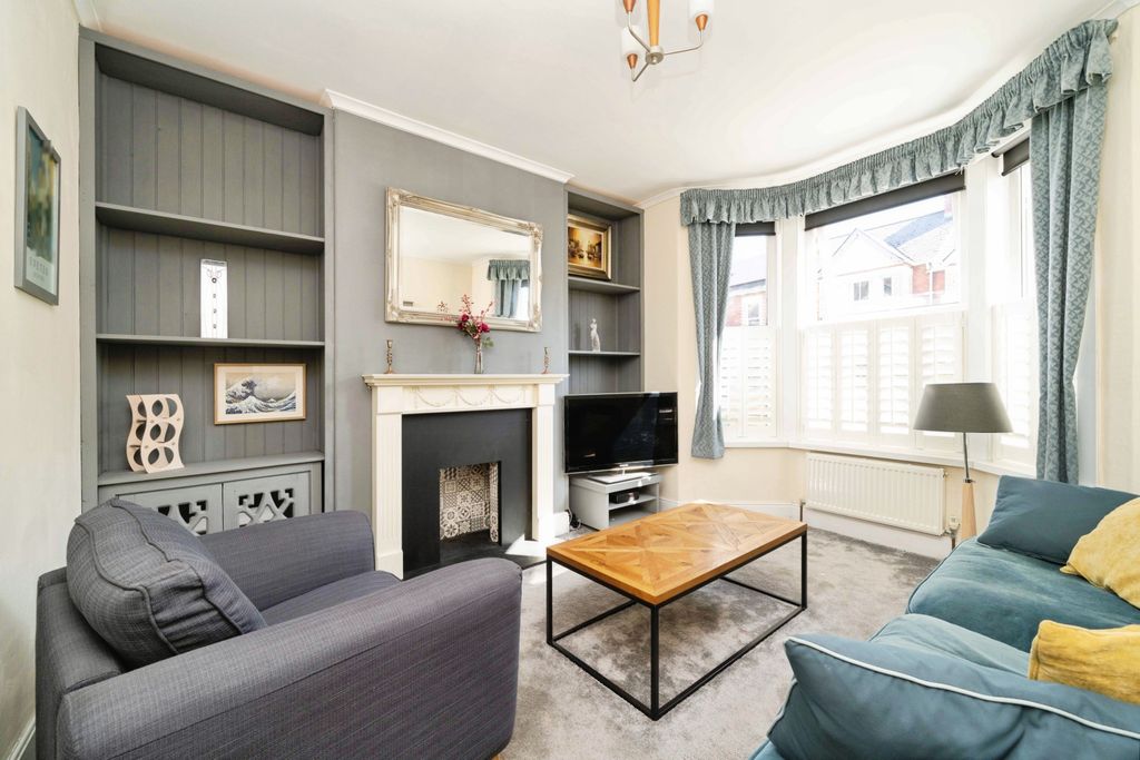 Property photo 2 of 27 Living Room