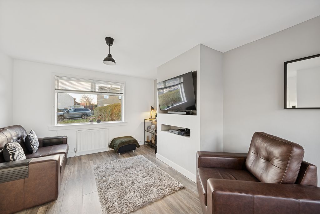 Property photo 3 of 18 Lounge/ Dining Room