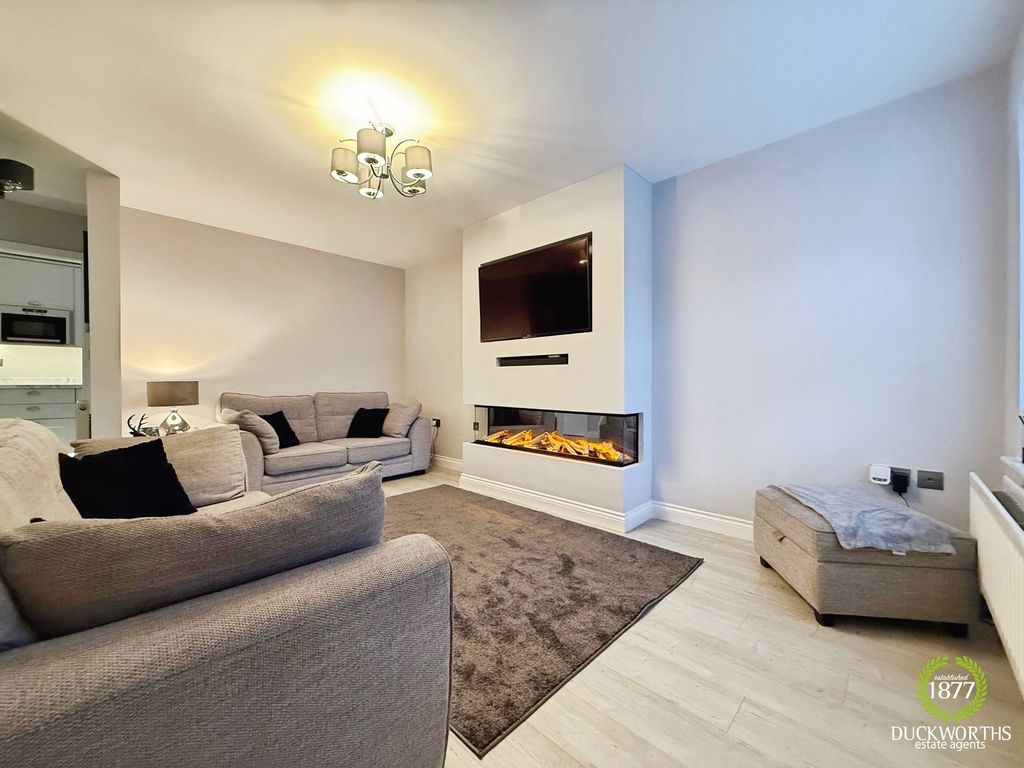 Property photo 2 of 21