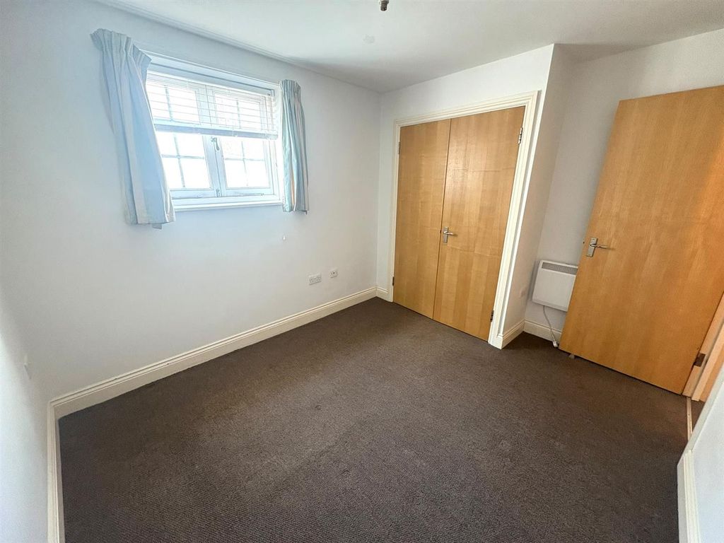 Property photo 3 of 4 Bedroom.Jpeg