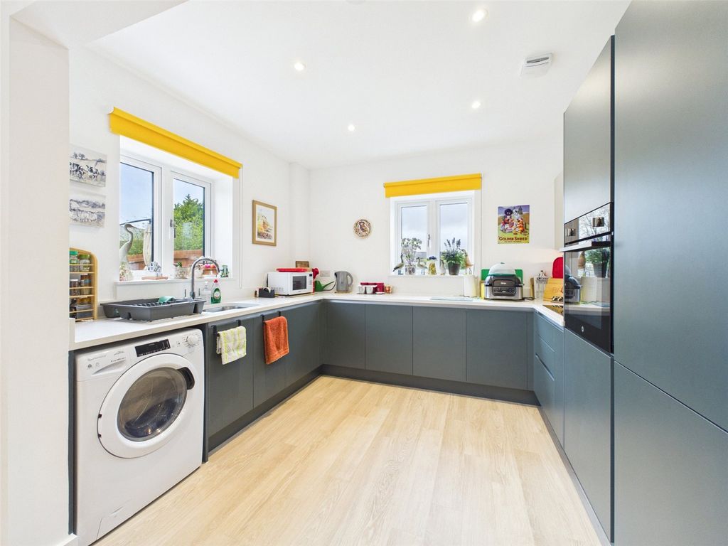 Property photo 3 of 19 Picture No. 16