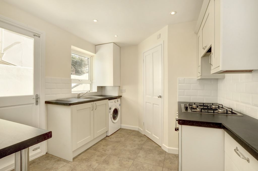 Property photo 3 of 9 Kitchen