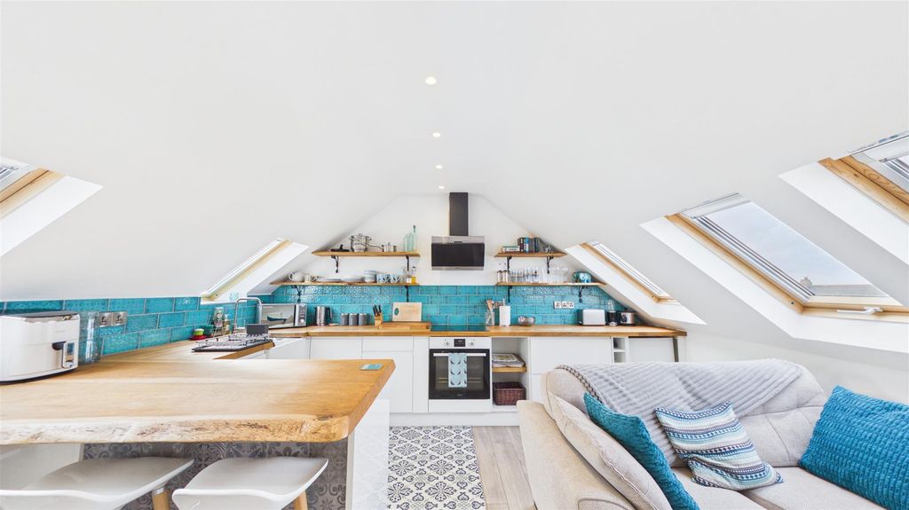 Property photo 3 of 15 Lounge/Kitchen/Diner