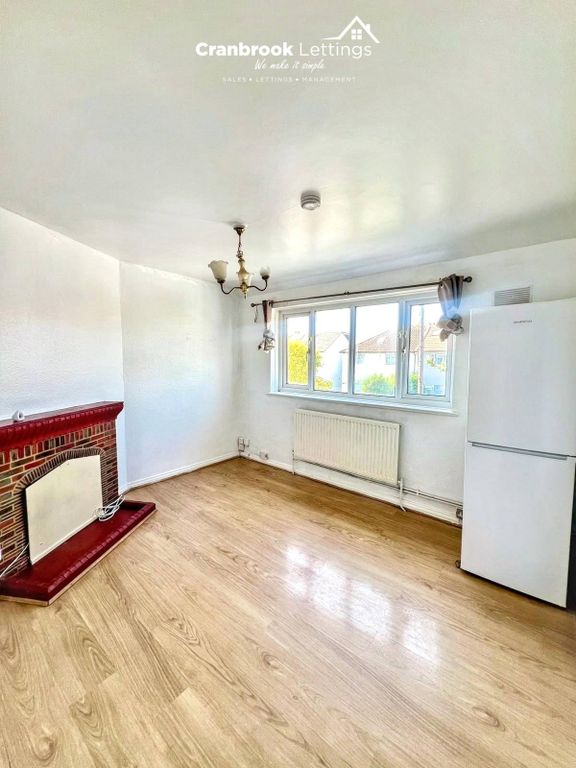 Property photo 1 of 7 Two Bedroom First Floor Flat To Rent Gaysham Avenue, Ilford Ig2