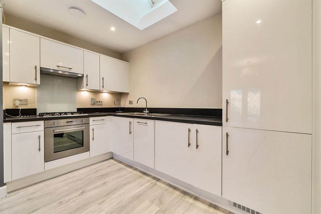 Property photo 2 of 11 Kitchen