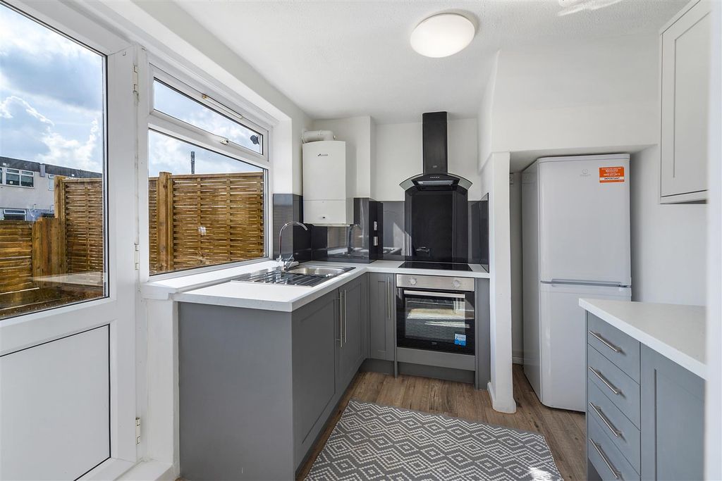 Additional image 4 of 3 bed flat for saleCastle Road, Maidstone ME16