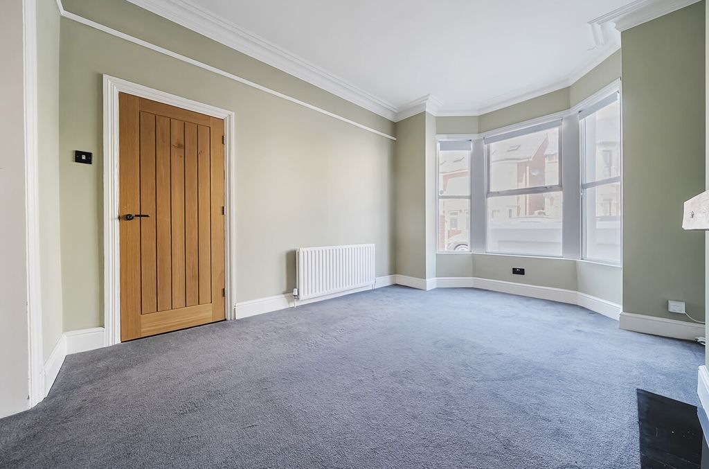 Property photo 2 of 14 1339604-21-689A37...