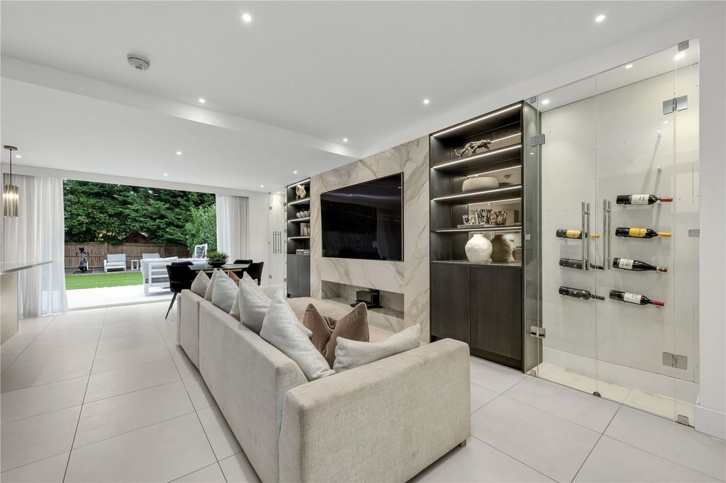 Property photo 3 of 19 Family Room