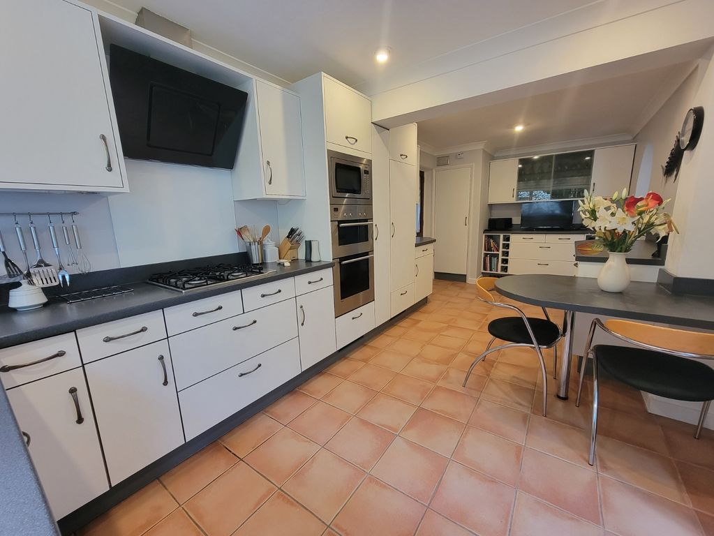 Property photo 3 of 23