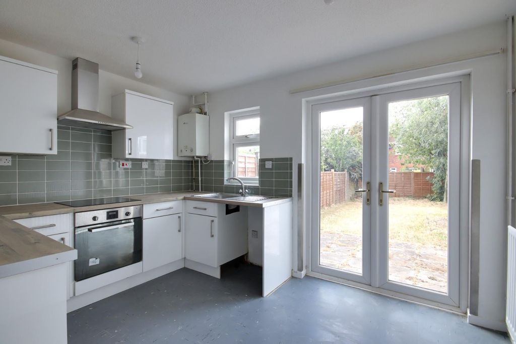 Property photo 3 of 8 Kitchen