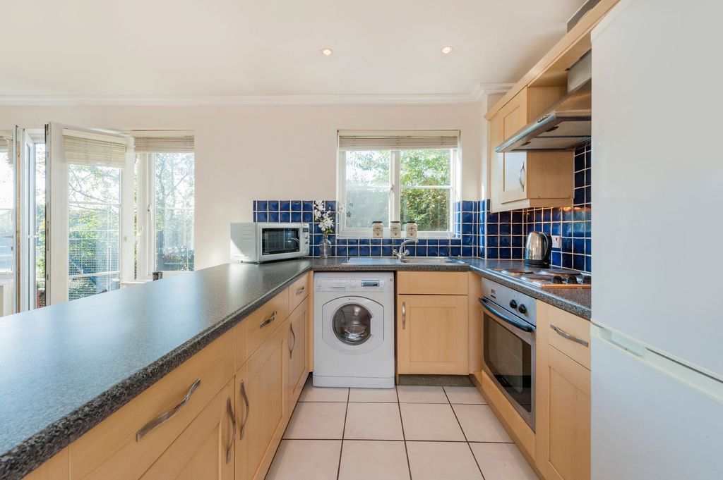 Property photo 3 of 12