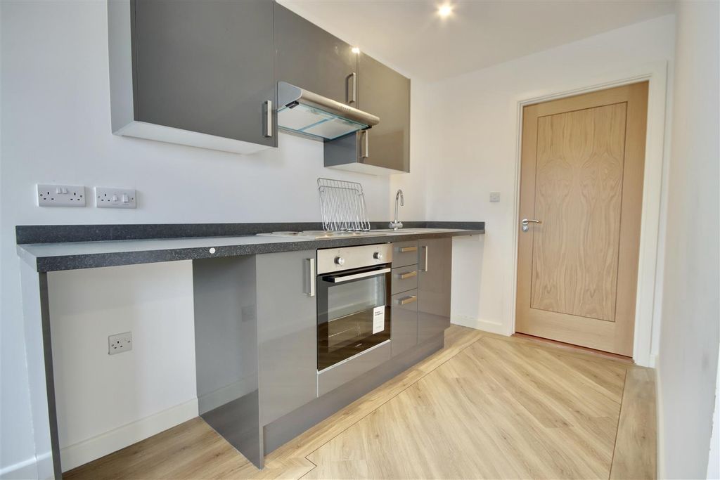 Property photo 1 of 7 F582D029-6A66-4389-Bd23-4Fadf6313324_1_201_A.Jpeg