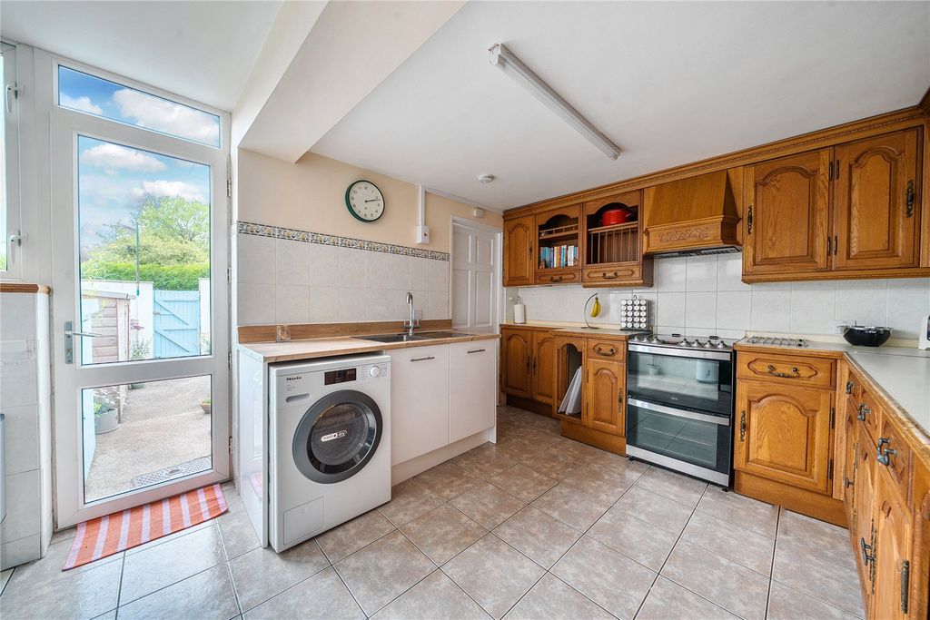 Property photo 2 of 10 Kitchen