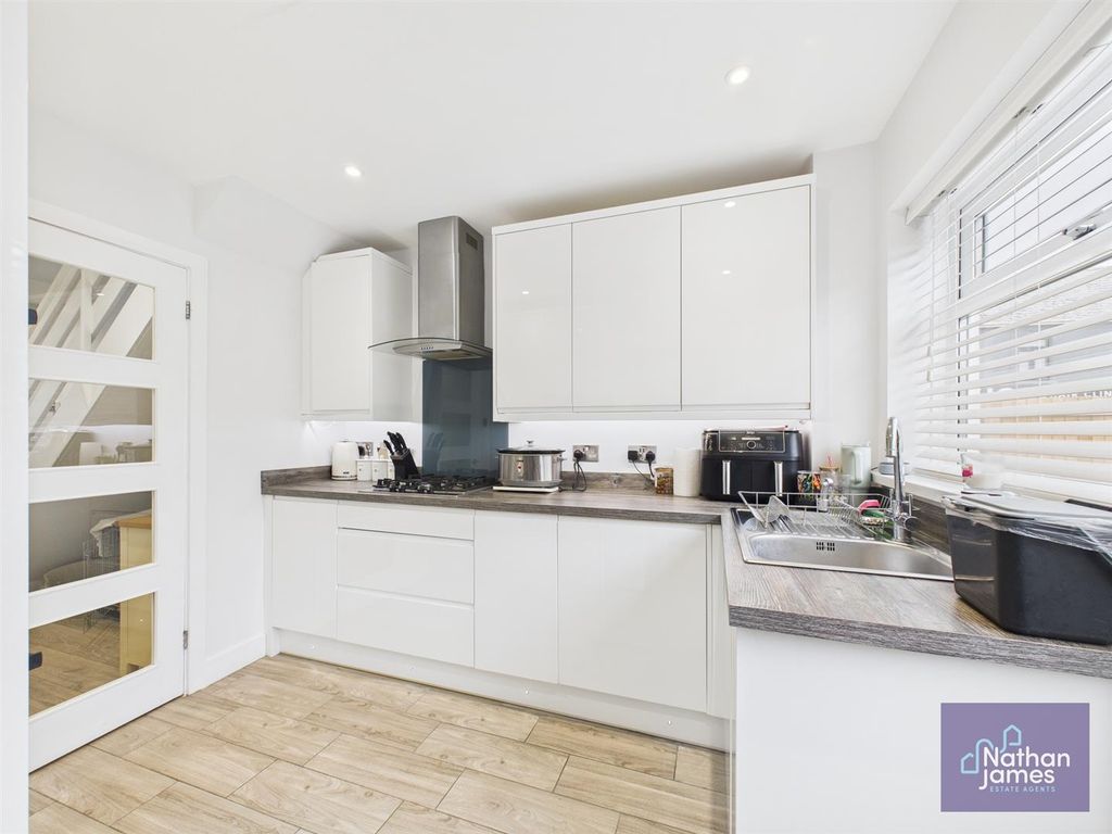 Property photo 2 of 20 Kitchen