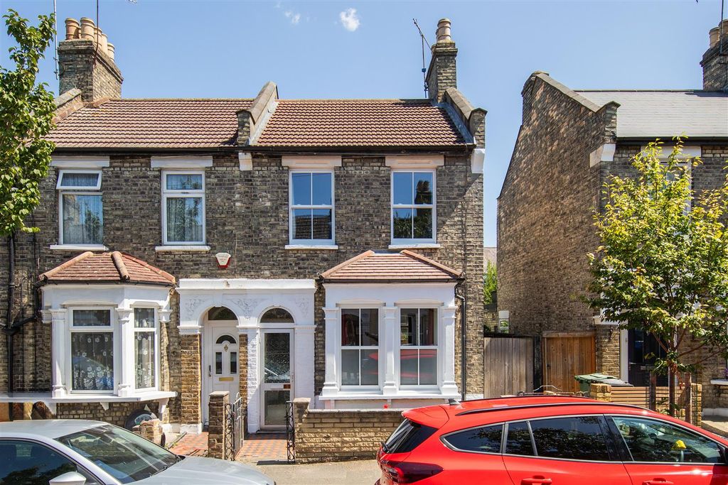 Property photo 1 of 23 Kenilworth Avenue, E17