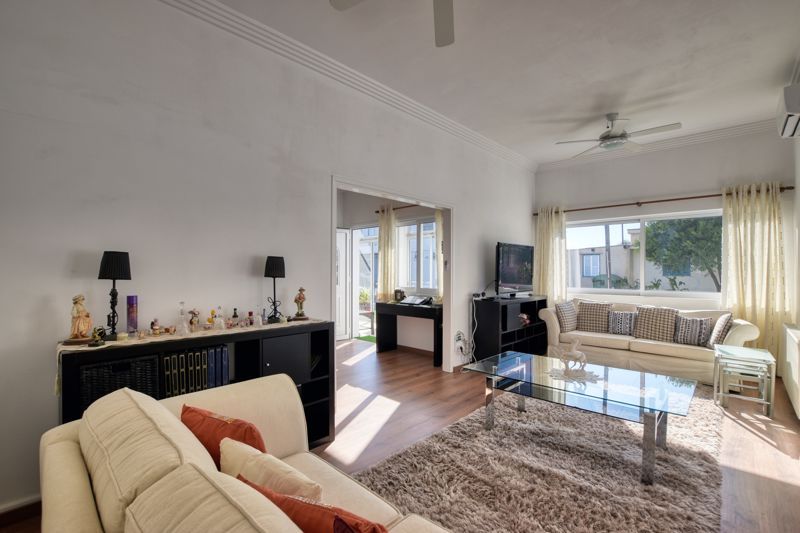Property photo 3 of 19 Lounge