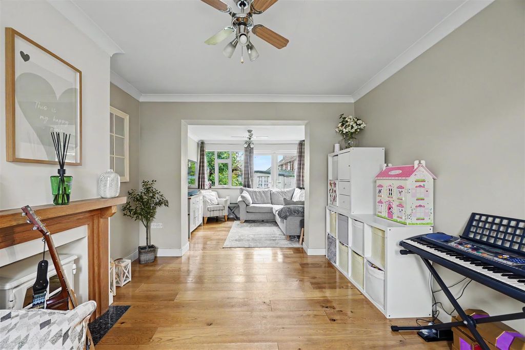 Property photo 2 of 34