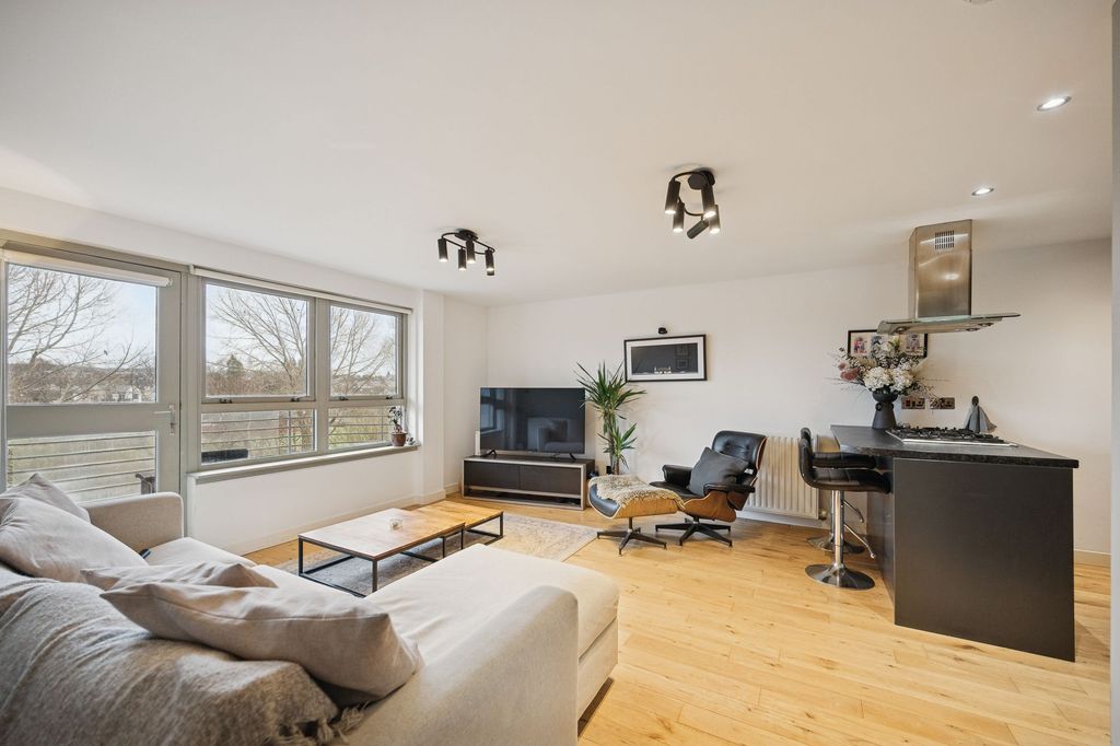 Property photo 3 of 23