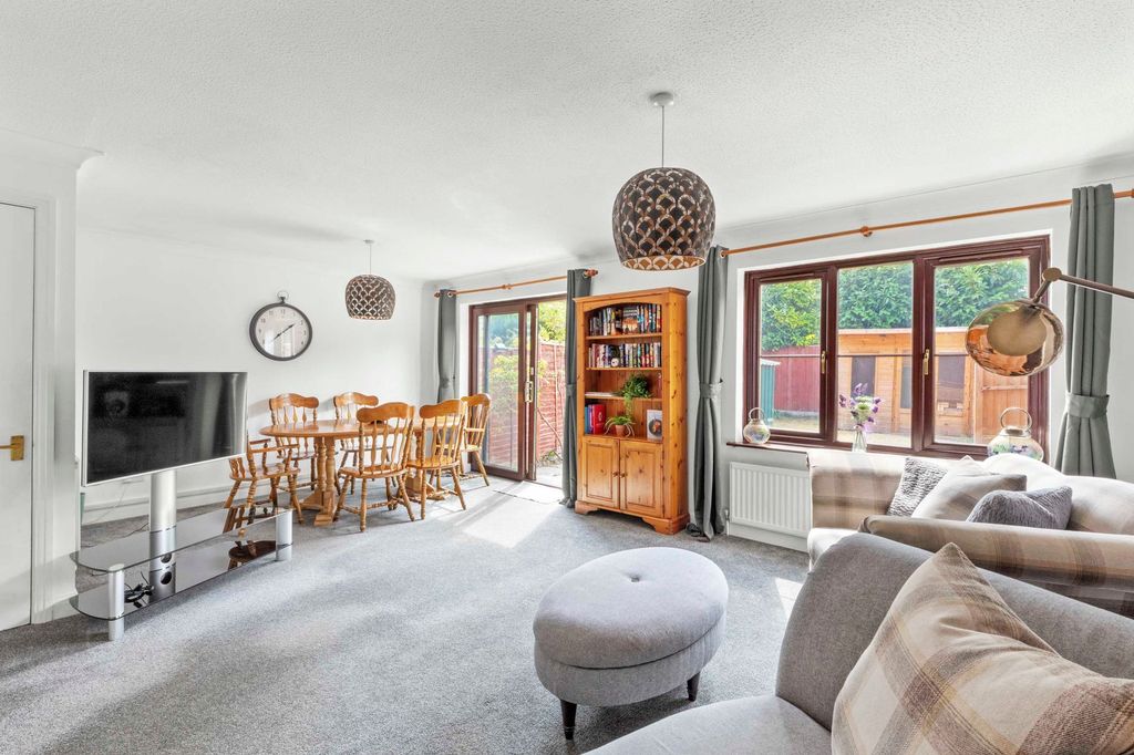 Property photo 2 of 11
