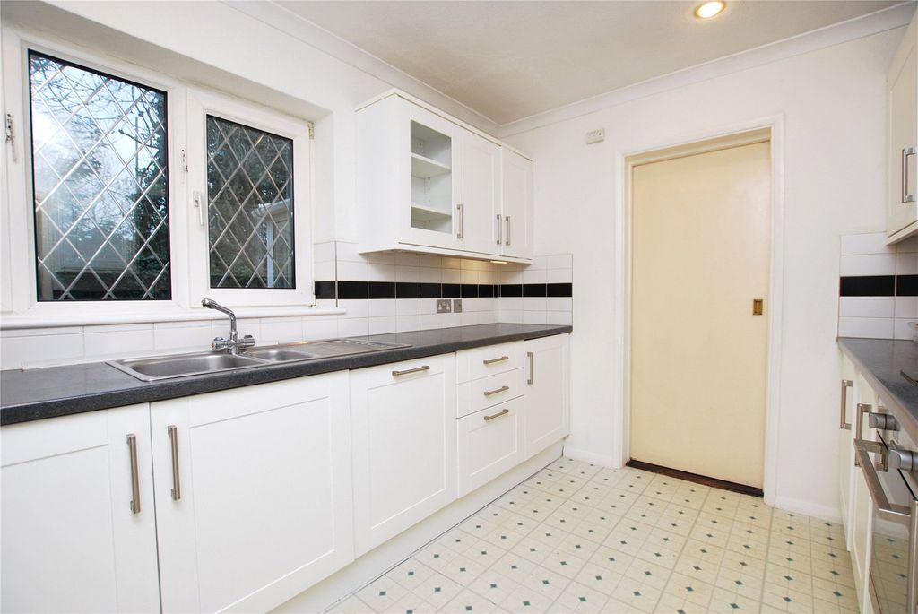 Property photo 2 of 11 Picture No. 18