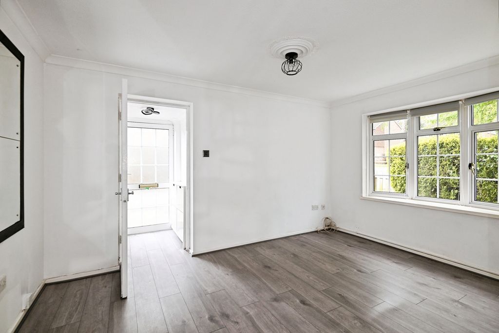 Property photo 3 of 7 Pbox-Img.Jpg