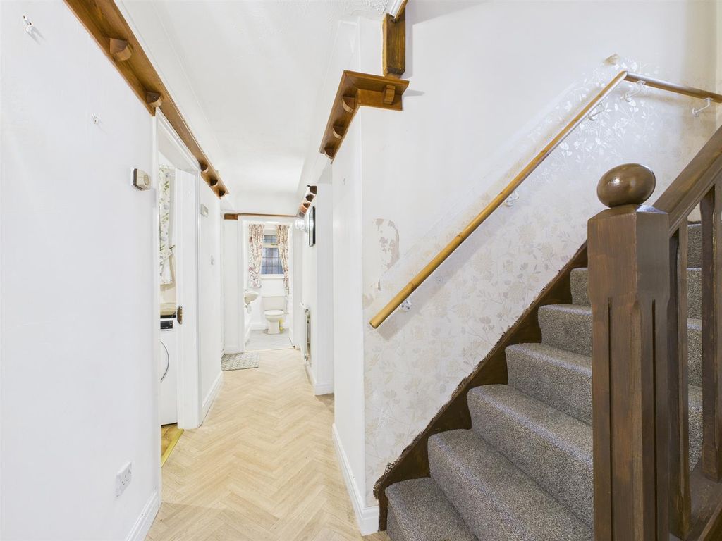 Property photo 2 of 35 Cam03844G0-Pr0353-Still003.Jpg