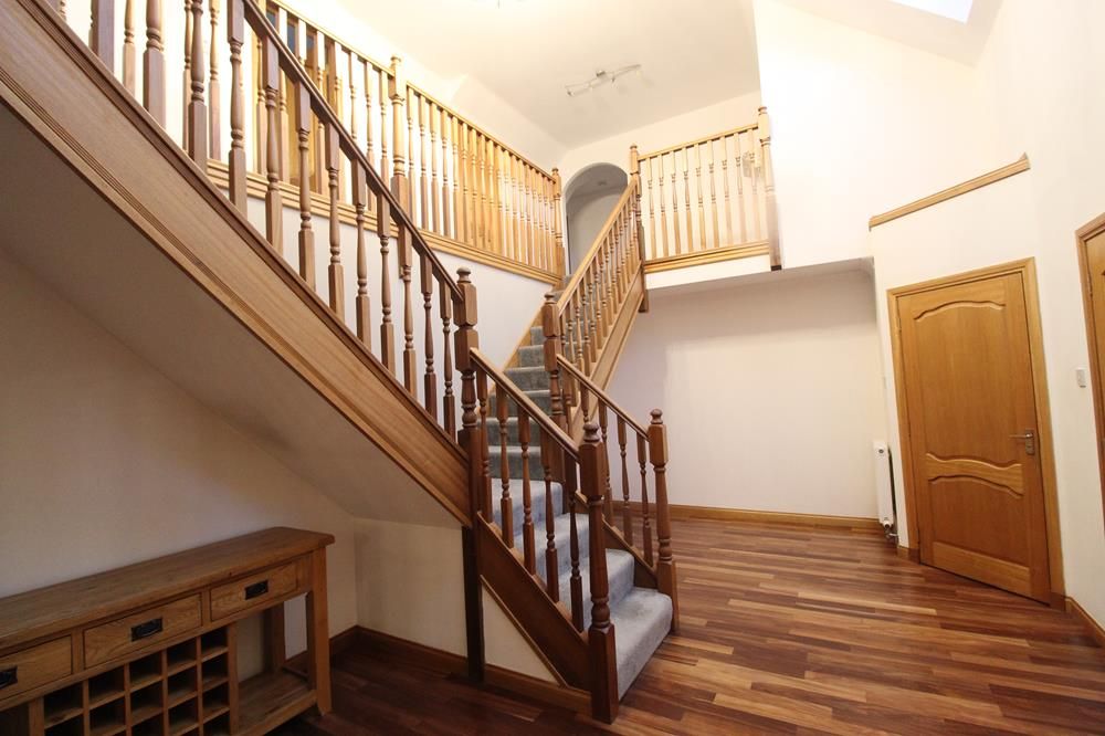 Property photo 2 of 16 Hallway