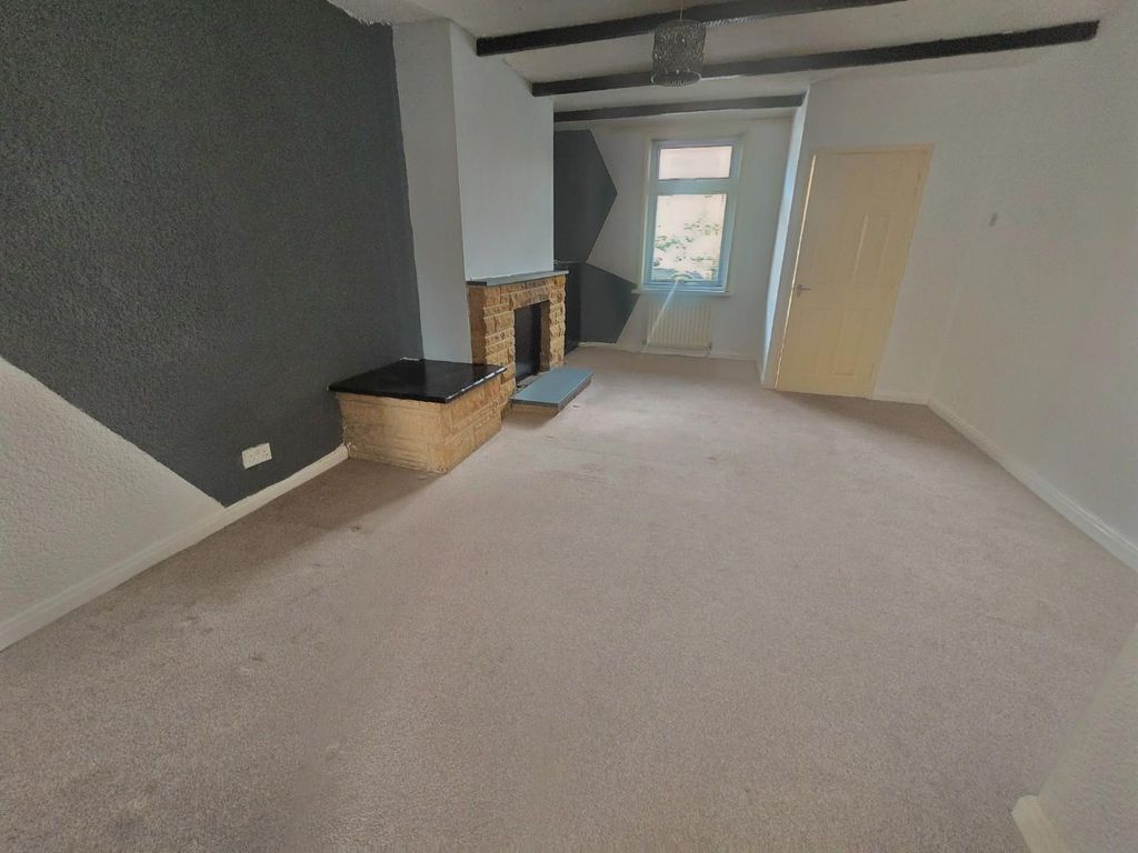 Property photo 2 of 8 Living