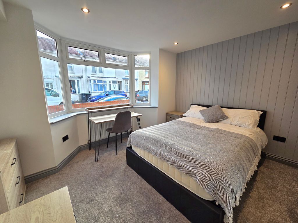 Property photo 2 of 17 Image