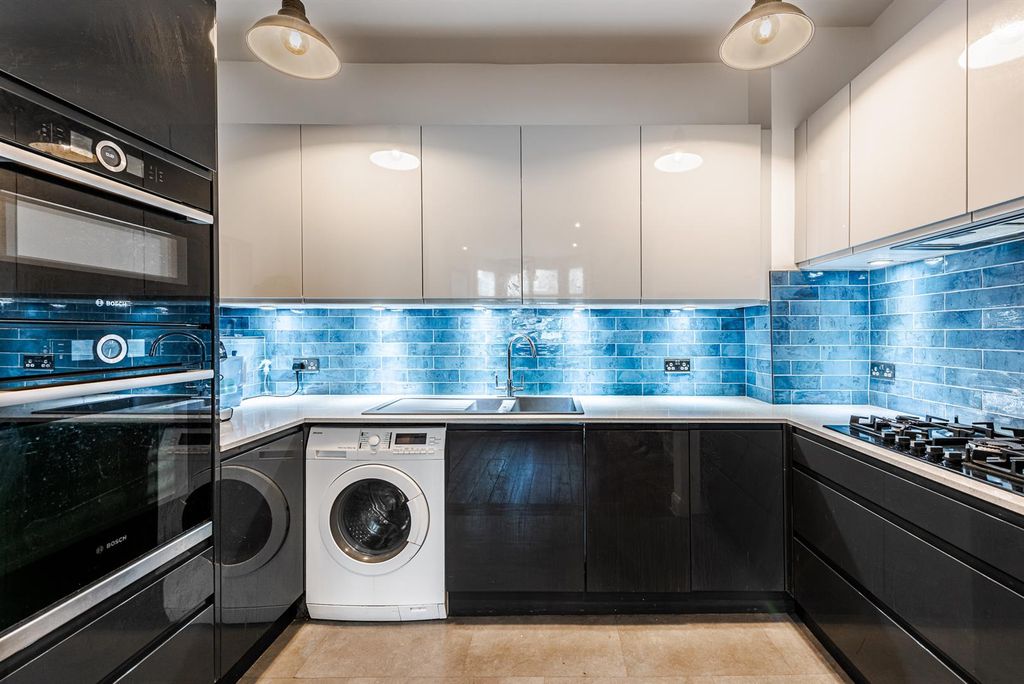 Property photo 3 of 12 Hammersmith Grove 145 Lgf-10-2. Low Res.Jpg