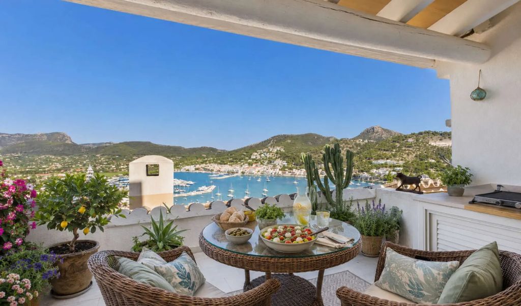 Property photo 1 of 5 Renovated Apartment With Panoramic Harbour & Sea Views — Port d’Andratx