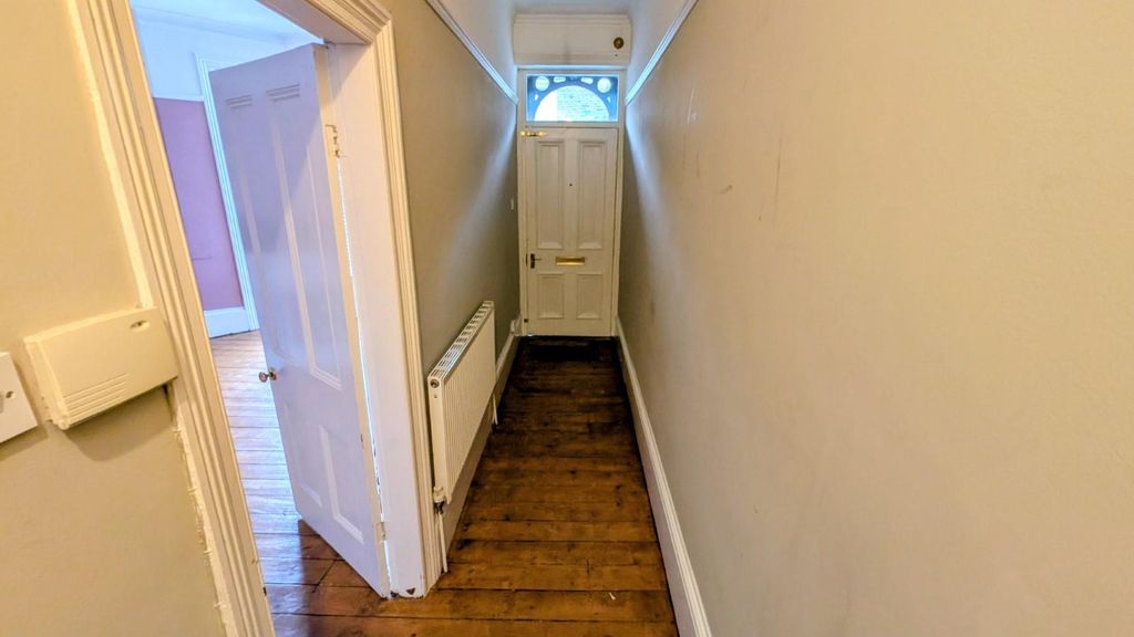 Property photo 3 of 36 Entrance Hall