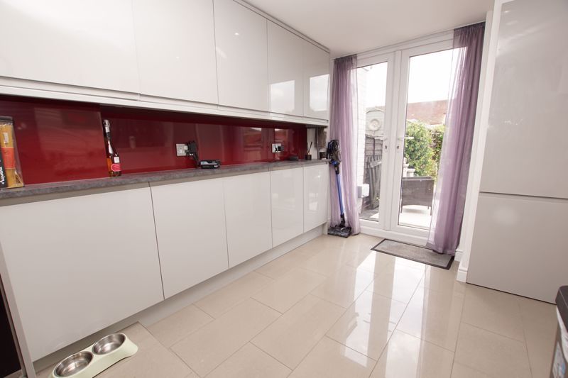 Property photo 3 of 14 Kitchen