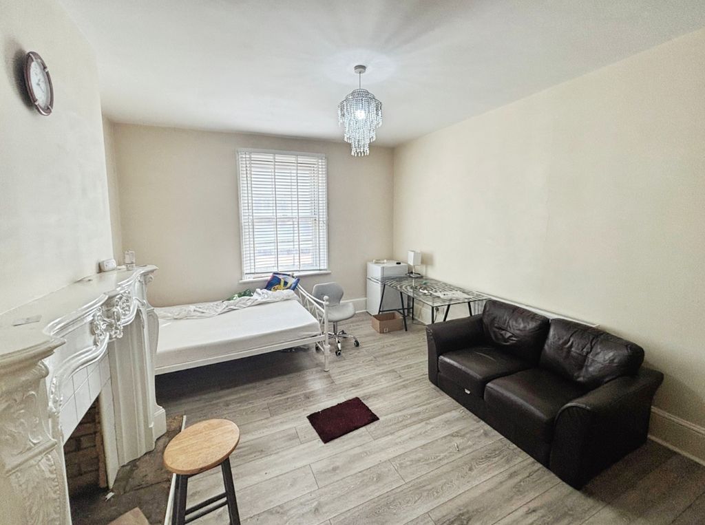 Property photo 1 of 2