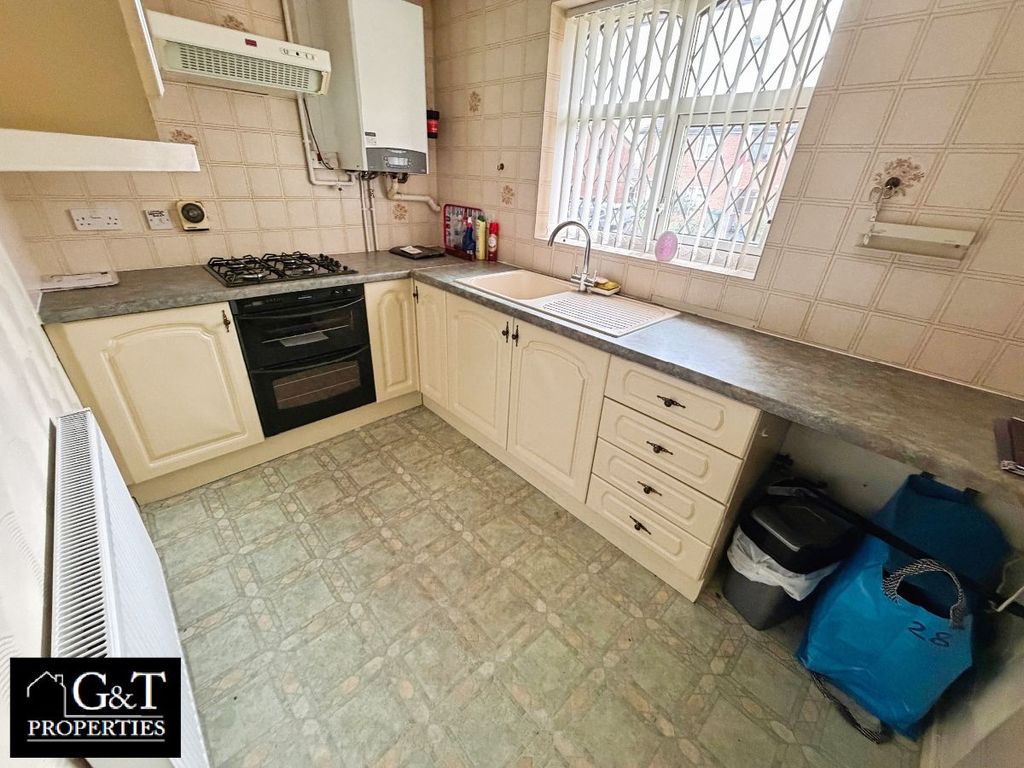 Property photo 3 of 16 Kitchen