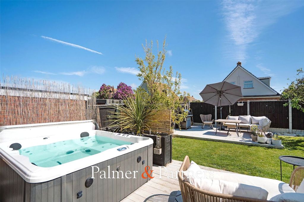 Property photo 2 of 15 Picture No. 17