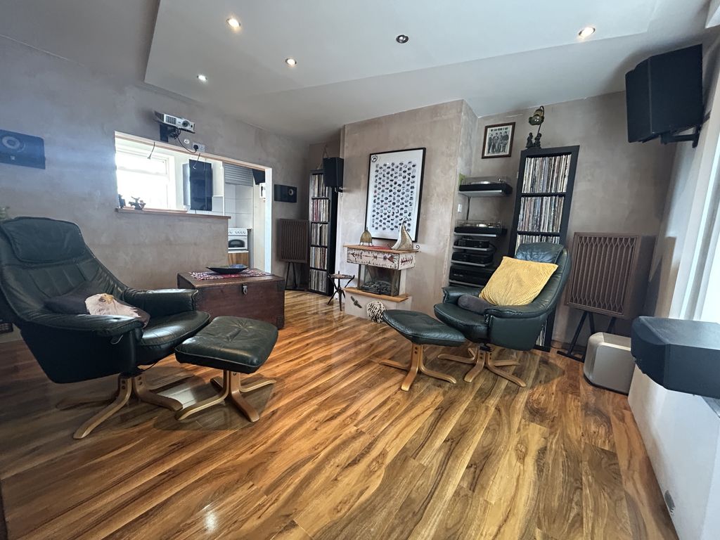 Property photo 3 of 25 Img_2306