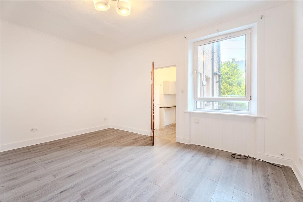 Property photo 3 of 17 125Russell-8.Jpg