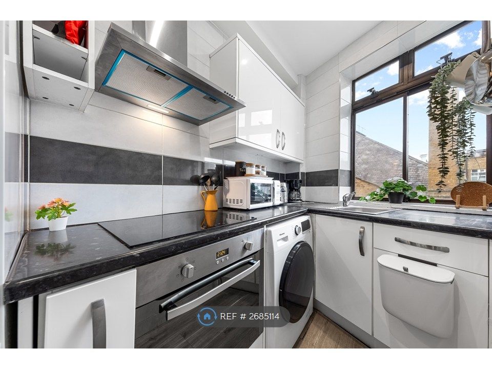 Property photo 3 of 27 Kitchen