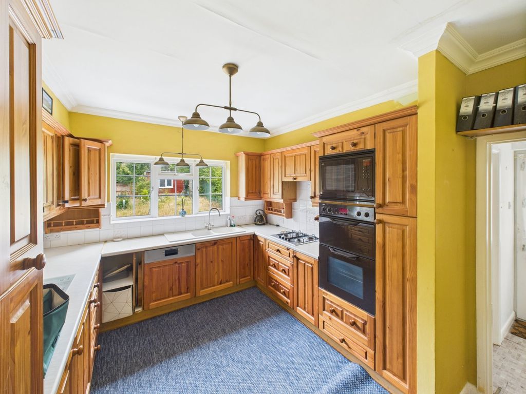 Property photo 3 of 12 Kitchen
