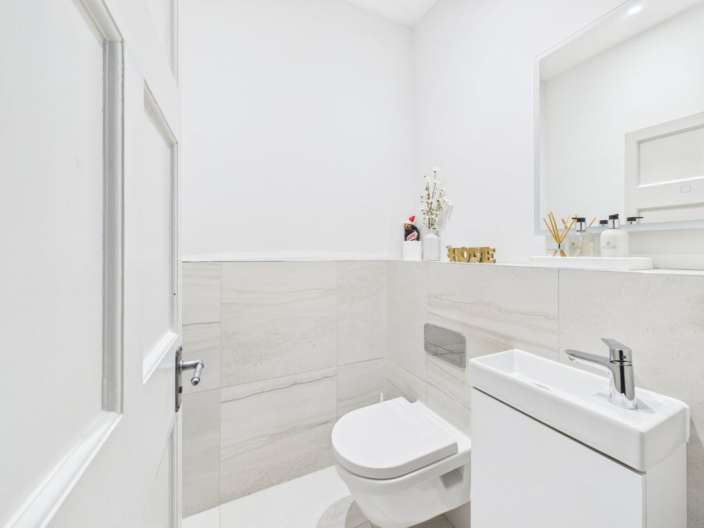 Additional image 14 of 2 bed flat for saleThe Old Rectory, Windsor End, Beaconsfield HP9